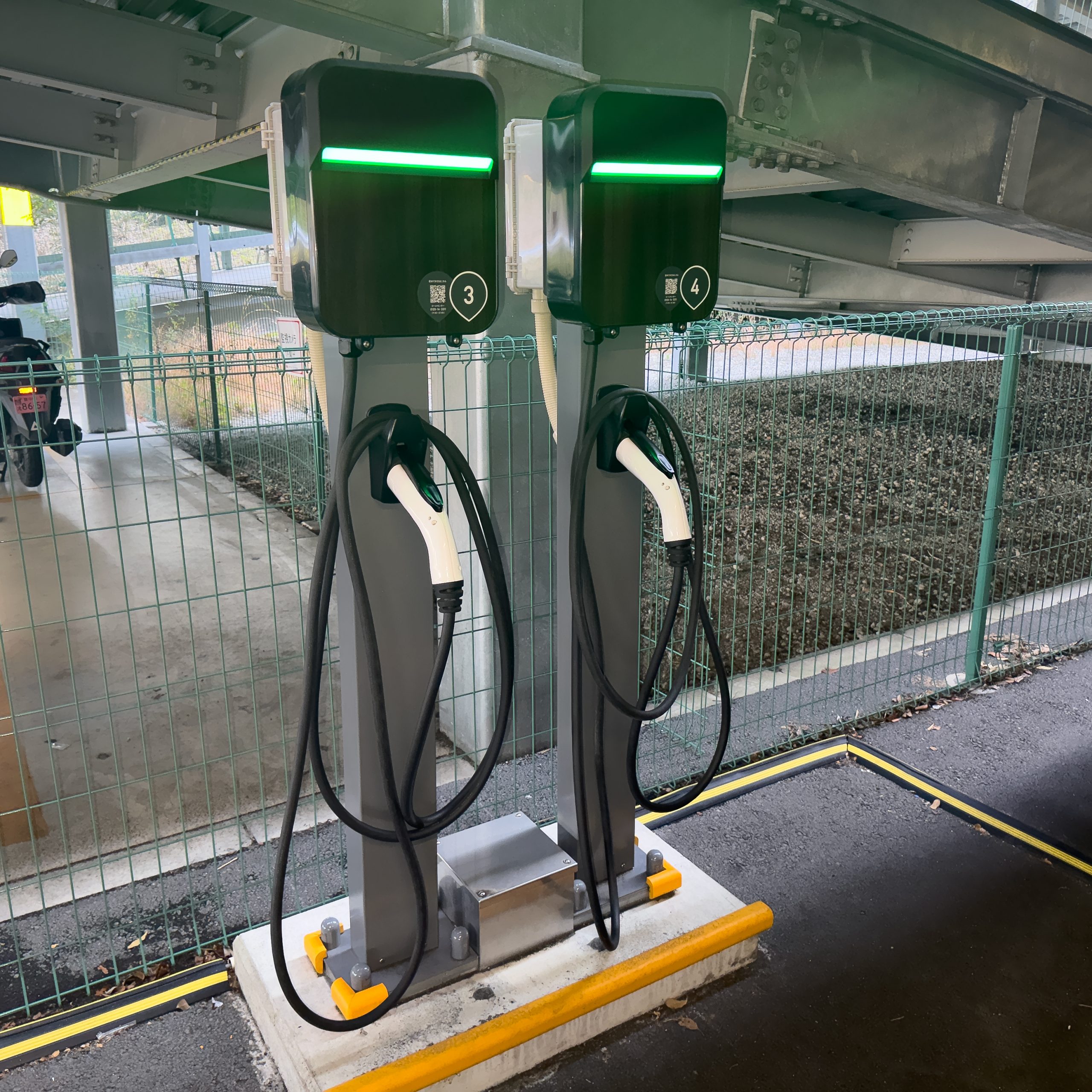 電気自動車充電ポート
